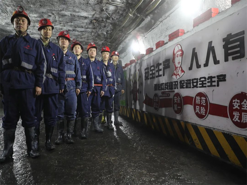涌鑫安山煤礦綜采隊：不忘初心跟黨走 奮楫揚帆建新功（2）.jpg