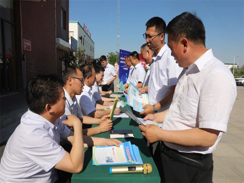 公司所屬各單位舉辦安全生產宣傳咨詢日活動.jpg